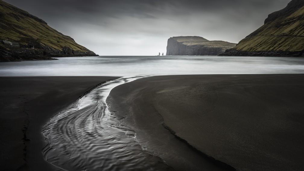 'Tjornuvik, Ilha Streymoy, Ilhas Faroé' - Imagem vencedora na categoria 'Paisagem marítima' da 10ª edição do concurso 'Fotógrafo Internacional de Paisagem do Ano' — Foto: Ciaran Willmore/The Tenth International Landscape Photographer of the Year
